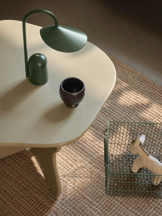 Беспроводная настольная лампа Arum Portable Lamp, Ferm Living