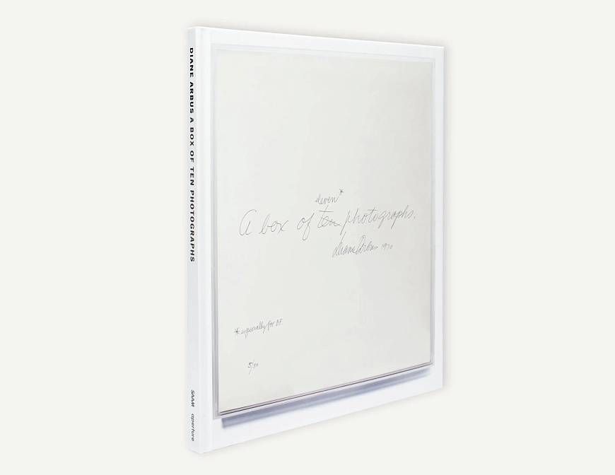 Книга Diane Arbus: a Box of Ten Photographs, Aperture