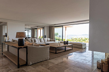 Книга Les Amandiers Home: Timeless Interiors, Beta-Plus Publishing