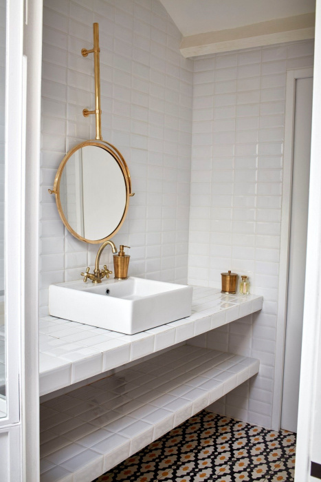 Зеркало My Best Enemy, DCW Editions