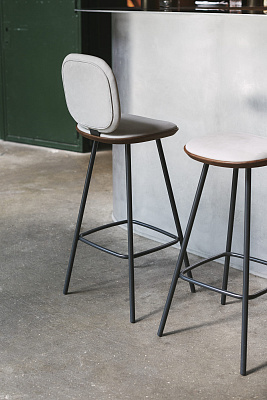 Полубарный стул Pauline Comfort Counter Stool 65 cm with metal legs 