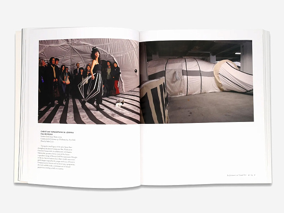 Книга Performance Now, Thames & Hudson