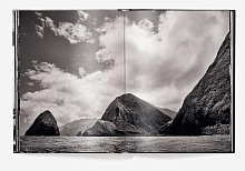 Книга Hawaii: by Olaf Heine, teNeues