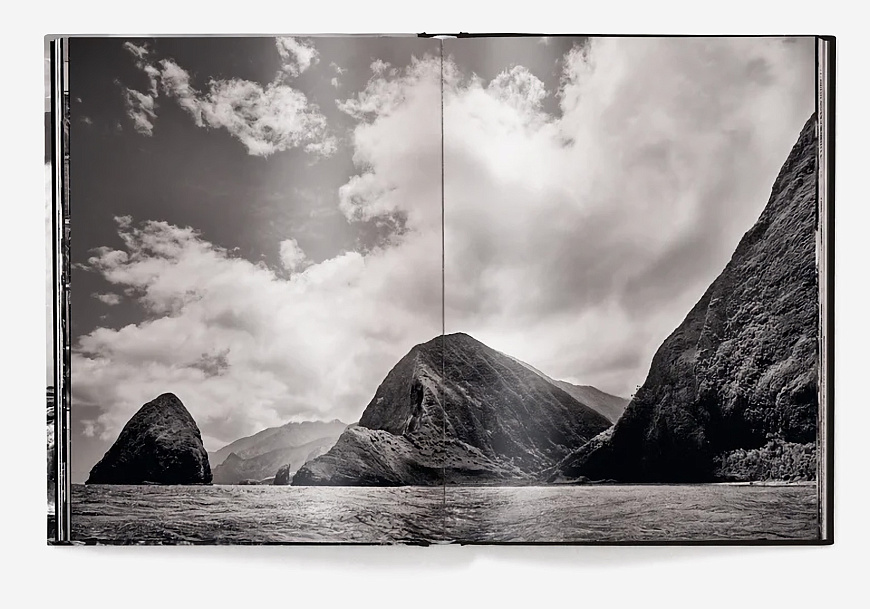 Книга Hawaii: by Olaf Heine, teNeues