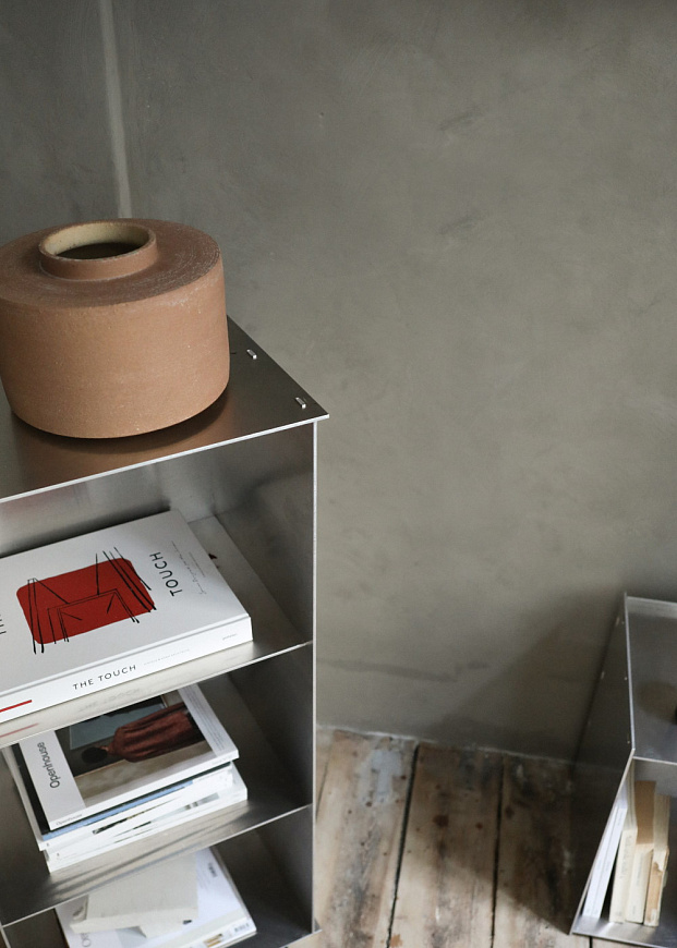 Полка Rivet Typecase, Frama