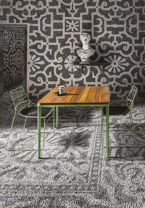 Уличный стол Slim doghe, Sovet Italia