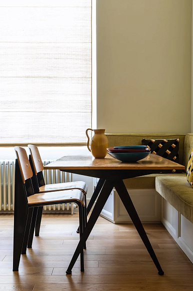 Книга Mid-Century Modern: High-End Furniture in Collectors' Interiors, Beta-Plus Publishing