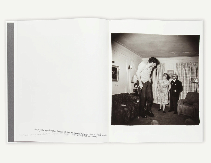 Книга Diane Arbus: a Box of Ten Photographs, Aperture