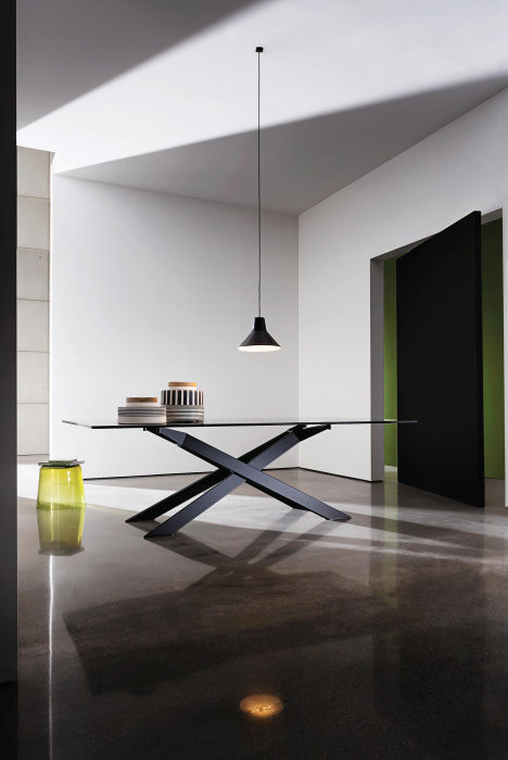 Стол Cross, Sovet Italia