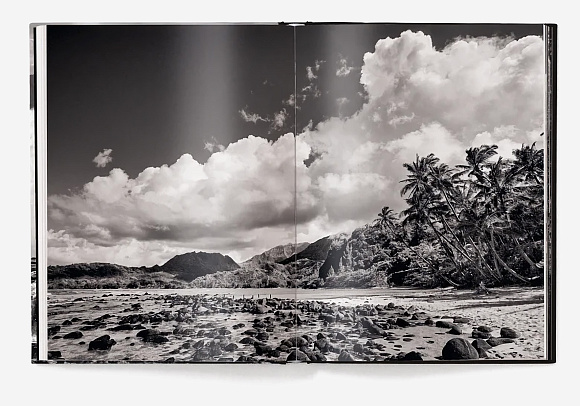 Книга Hawaii: by Olaf Heine, teNeues