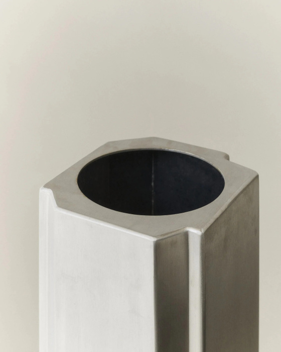 Кашпо Funki Pot, Small – Brushed Aluminium, Louise Roe