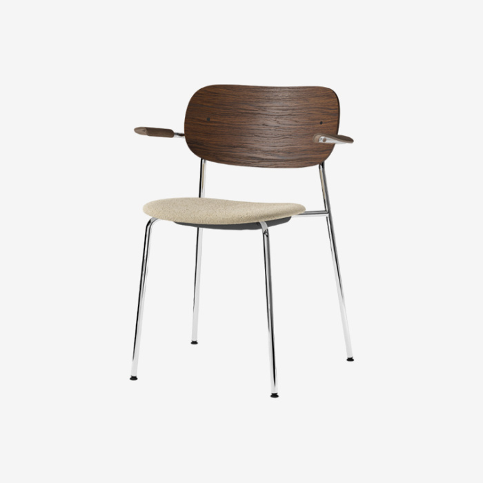 Стул с подлокотником и мягким сиденьем Co Dining Chair, upholstered seat with armrest, Chrome, Audo Copenhagen (ex. Menu)