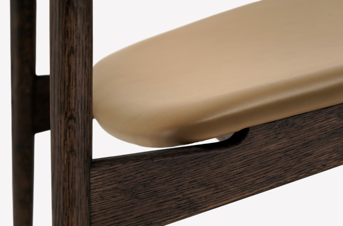 Кресло A-LC01, Karimoku Case