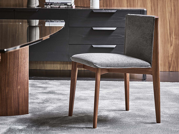 Стул Ionis, Porada