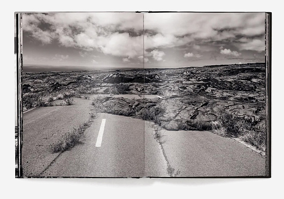 Книга Hawaii: by Olaf Heine, teNeues