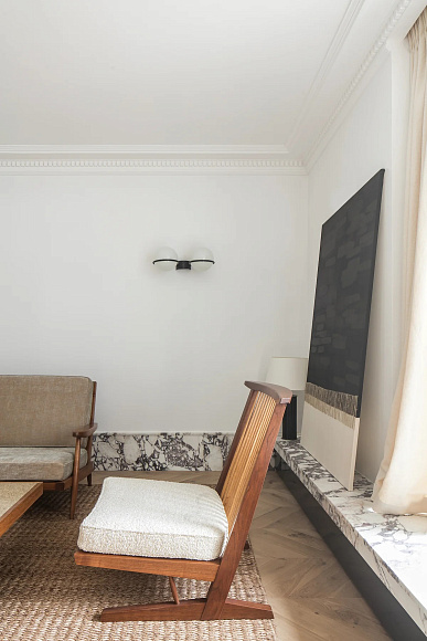 Книга Mid-Century Modern: High-End Furniture in Collectors' Interiors, Beta-Plus Publishing