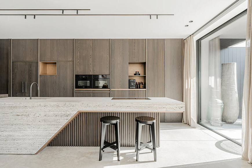 Книга Contemporary Living Yearbook 2024, Beta-Plus Publishing