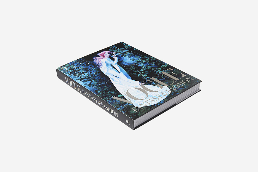Книга Vogue: Fantasy & Fashion, Abrams Books