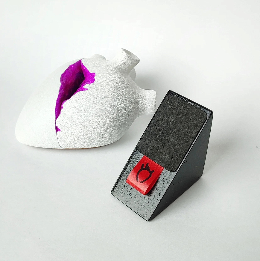 Скульптура Impressive Magenta Heart, Vitaliy Voropayev / Zeus