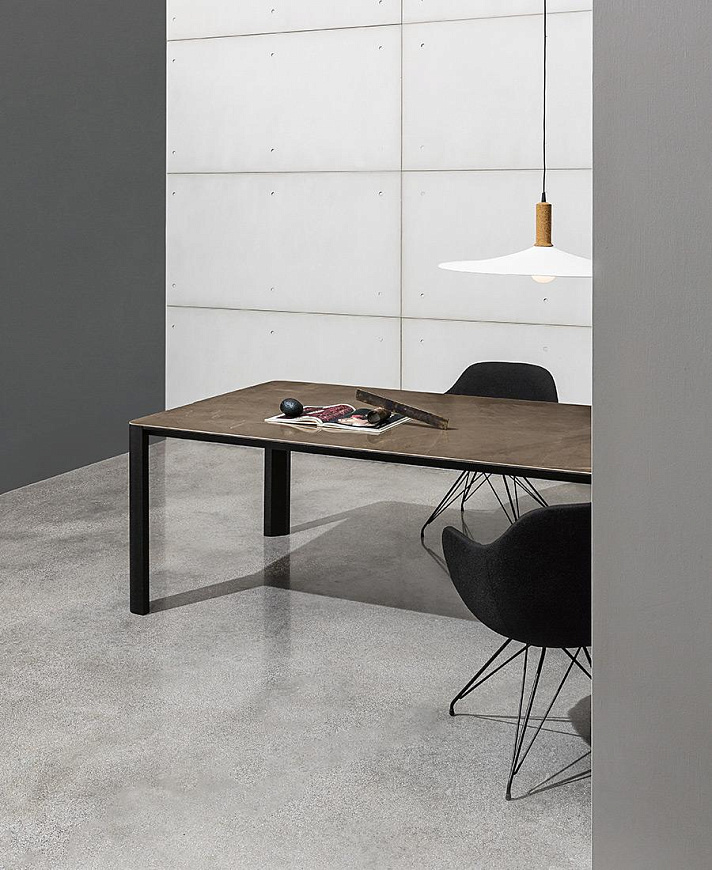 Стол Kodo Outdoor, Sovet Italia