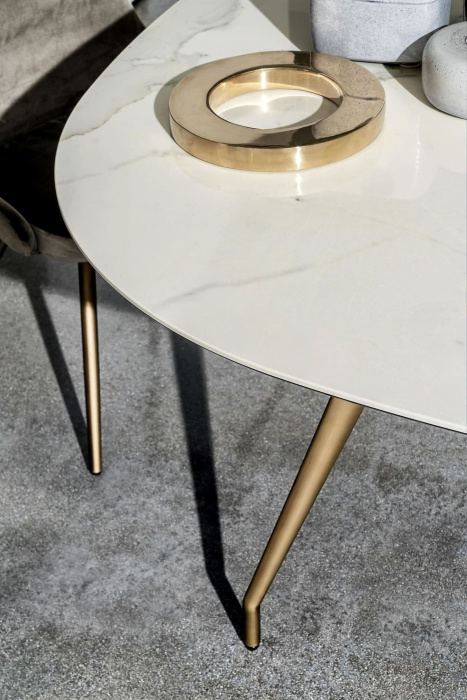 Стол Arkos Shaped Square, Sovet Italia