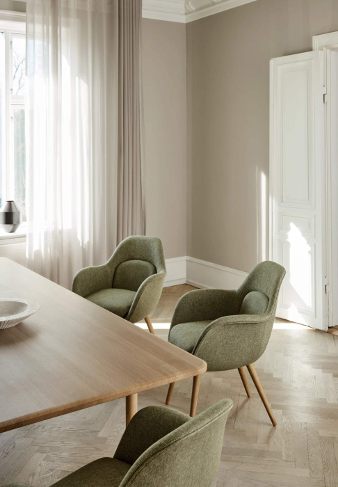 Обеденное кресло Swoon Dining Armchair Wood Base, Fredericia