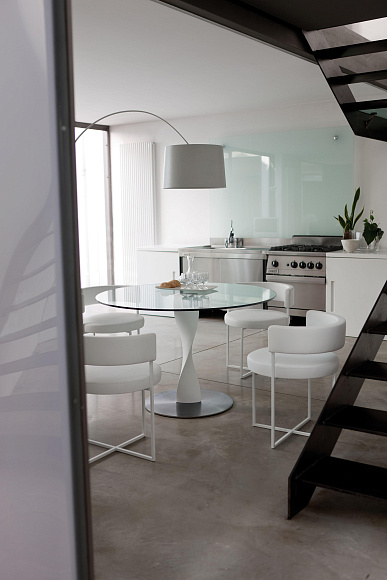 Обеденный стол Spin, Porada