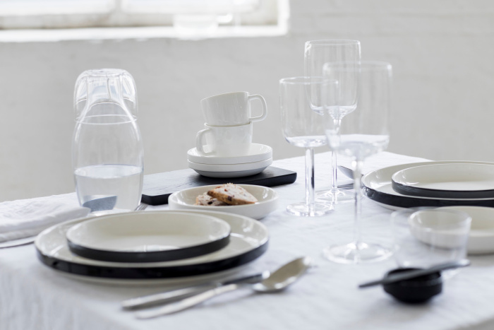 Набор из 4-х тарелок Plate Low Black Glazed Passe-Partout by Vincent Van Duysen, Serax