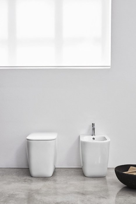 Напольный унитаз нестандартных размеров Semplice Back to Wall Floor-Trap Toilet with Unconventional Set-Out Measurement, NIC Design