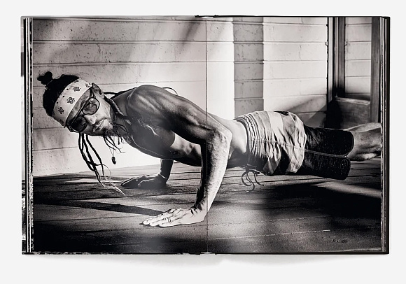 Книга Hawaii: by Olaf Heine, teNeues