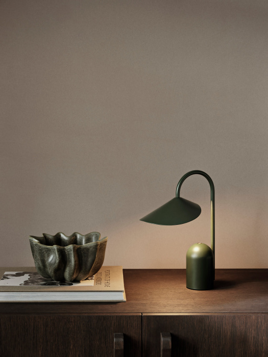 Беспроводная настольная лампа Arum Portable Lamp, Ferm Living
