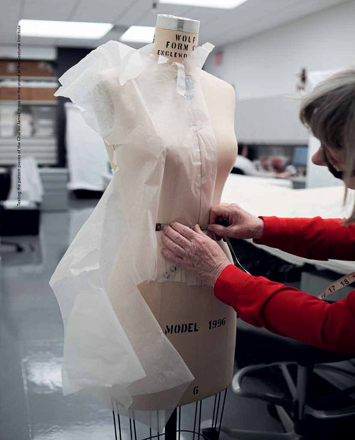 Книга Exploding Fashion: Making, Unmaking, and Remaking Twentieth Century Fashion, Lannoo Publishers