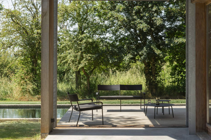 Уличный журнальный столик Side Table Round August by Vincent Van Duysen, Serax