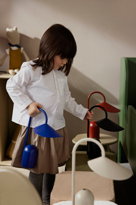 Беспроводная настольная лампа Arum Portable Lamp, Ferm Living