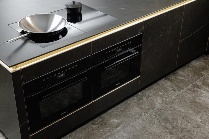 Компактный духовой шкаф с СВЧ Miele H 7440 BM, Miele