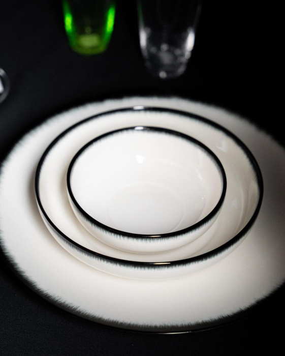 Глубокая тарелка High Plate, Dé Off-White/Black Var A by Ann Demeulemeester, Serax