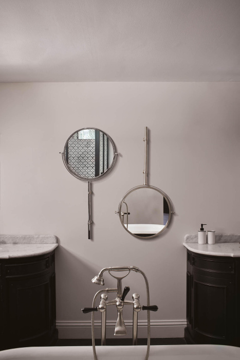 Зеркало My Best Enemy, DCW Editions