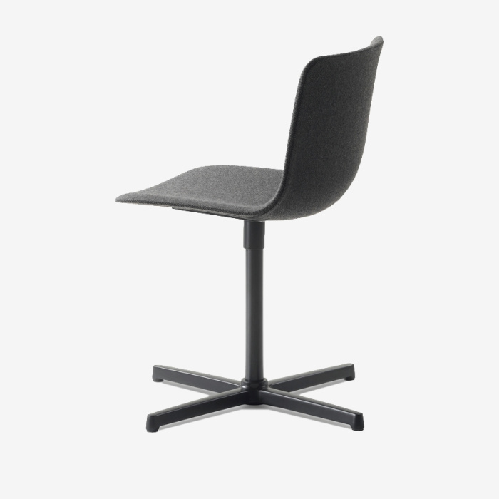Стул Pato Swivel Chair в обивке, Fredericia