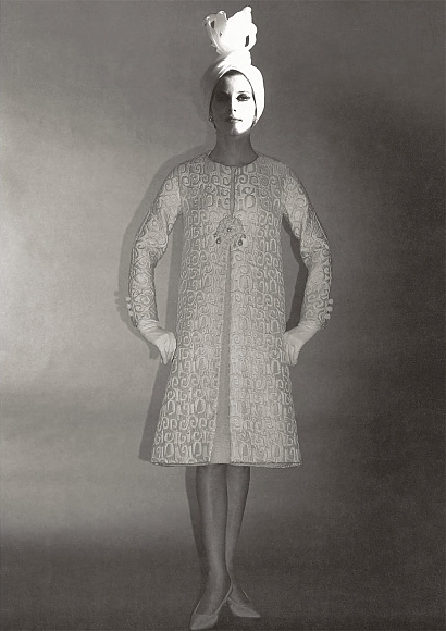 Книга Yves Saint Laurent: Icons of Fashion Design & Photography, Abrams Books