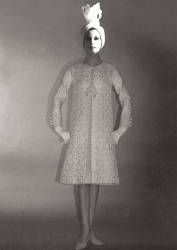 Книга Yves Saint Laurent: Icons of Fashion Design & Photography, Abrams Books