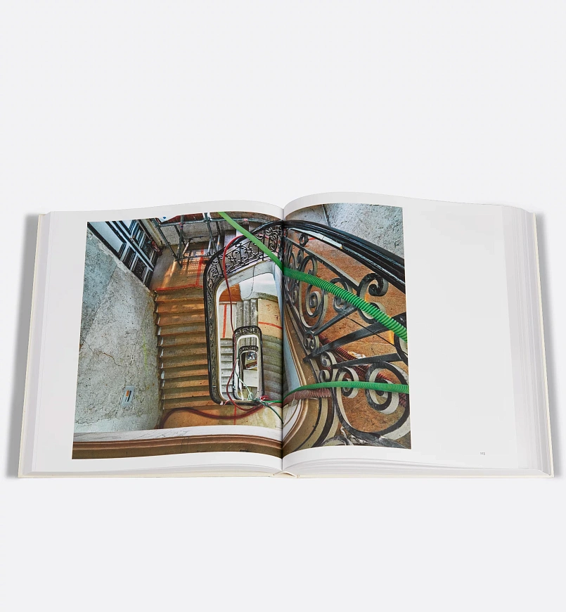 Книга Dior Metamorphosis by Robert Polidori, Rizzoli International Publications Inc.