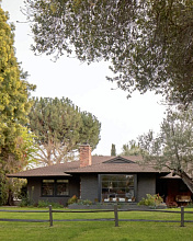 Книга A 1000 X Better: A Rebel by Design. Interiors by Kirsten Blazek, Rizzoli International Publications Inc.