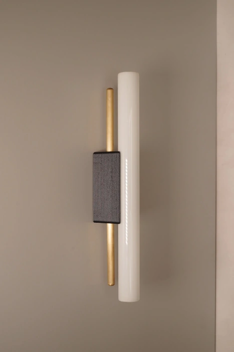 Бра Tubus, Contain