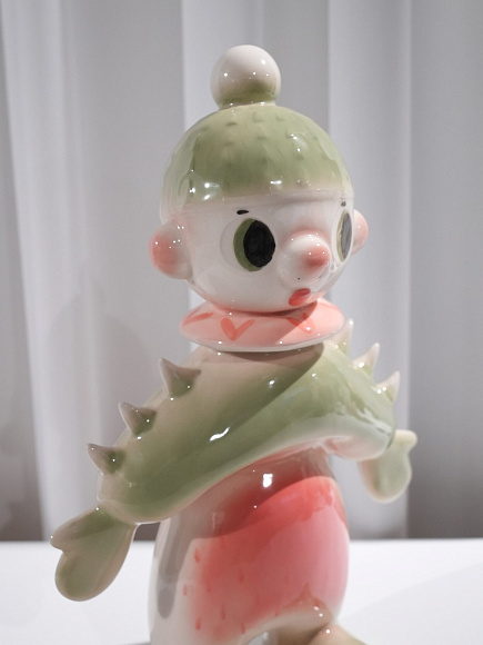 Скульптура Лыжник земляника, 