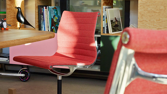 Стулья Aluminium Chairs EA 101/103/104, Vitra