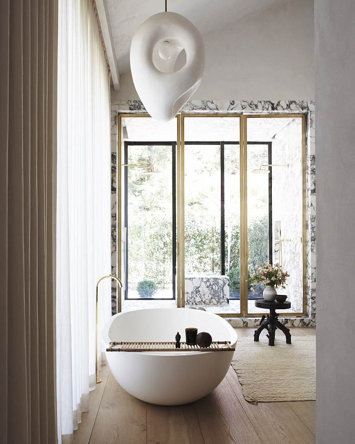 Книга World's Finest Homes, Beta-Plus Publishing