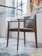 Стул Ionis, Porada