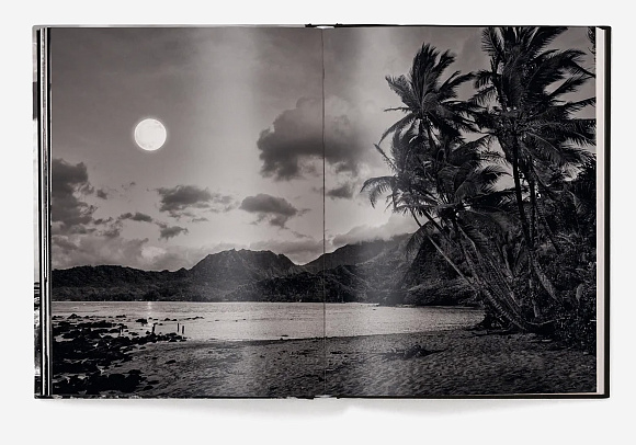 Книга Hawaii: by Olaf Heine, teNeues