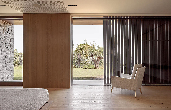 Книга The Essence of Contemporary Mediterranean Living, Beta-Plus Publishing