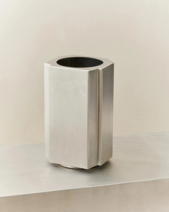 Кашпо Funki Pot, Small – Brushed Aluminium, Louise Roe